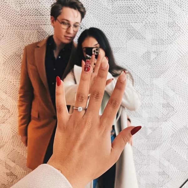 Naowh is engaged to Sofi